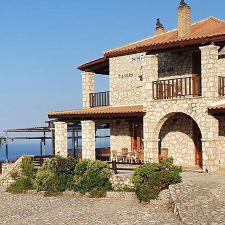 Nireas : Stone Villa Orthoniaí エクステリア 写真