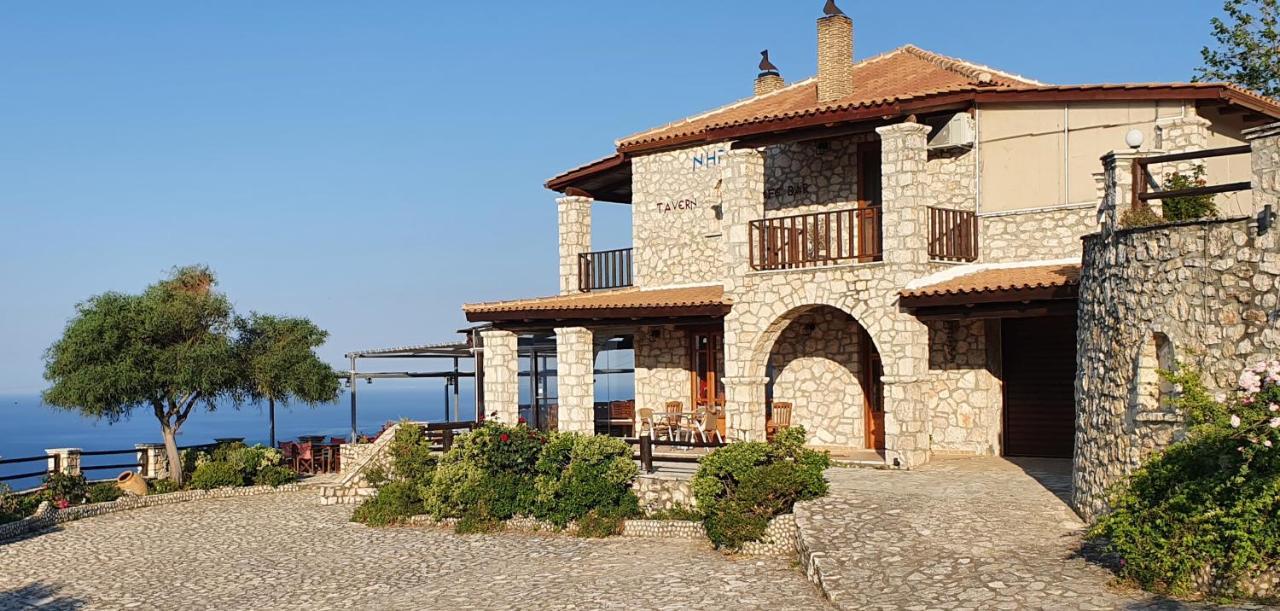 Nireas : Stone Villa Orthoniaí エクステリア 写真