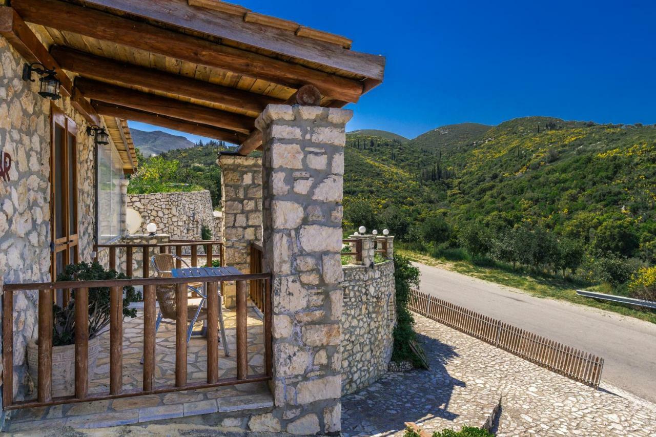 Nireas : Stone Villa Orthoniaí エクステリア 写真